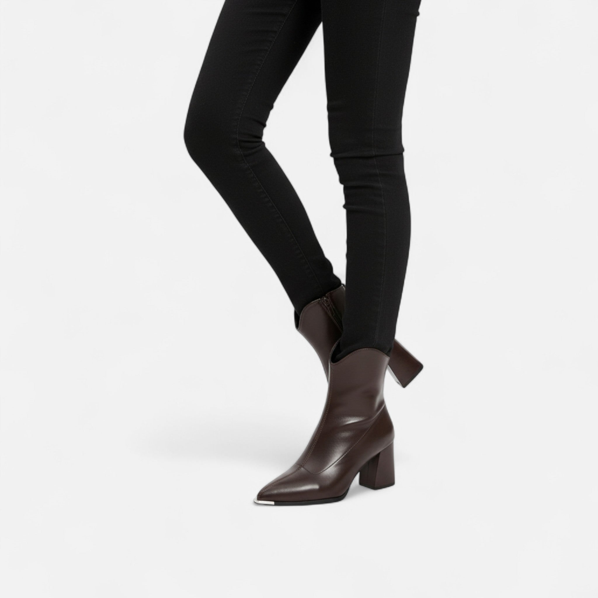 Valmonti | Damskie Botki Chelsea – Elegancja Skórzanych Czubków